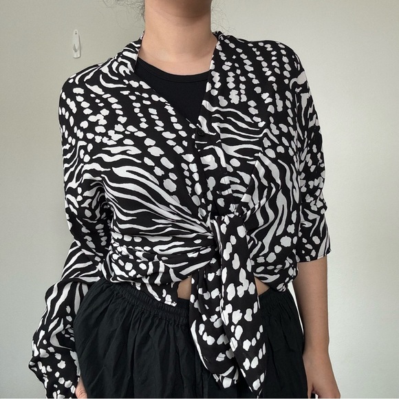 Patterned Button Up Blouse - Picture 5 of 5